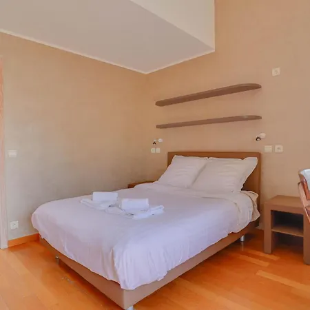 Le Clos Des Guillons Piscine, Vue Imprenable, Parkings